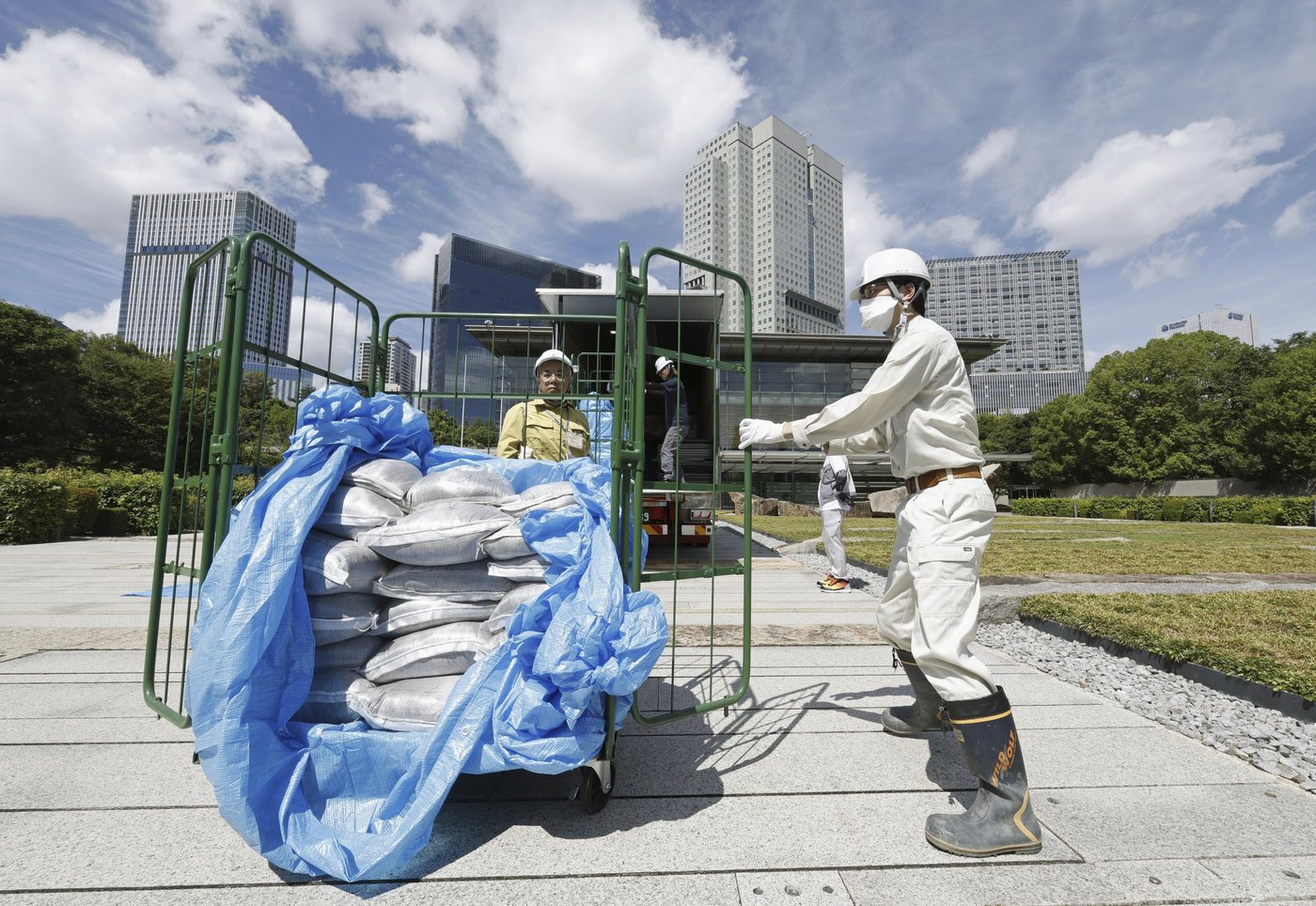 Slightly radioactive Fukushima soil is used at Japanese prime minister's office to prove safety | iNFOnews.ca Slightly radioactive Fukushima soil is used at Japanese prime minister's office to prove safety | iNFOnews.ca
