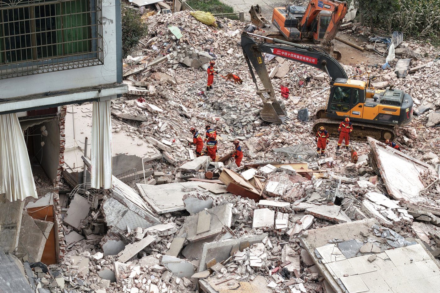 A strong quake in south China kills 2 and triggers evacuation of 7,000 | iNFOnews.ca