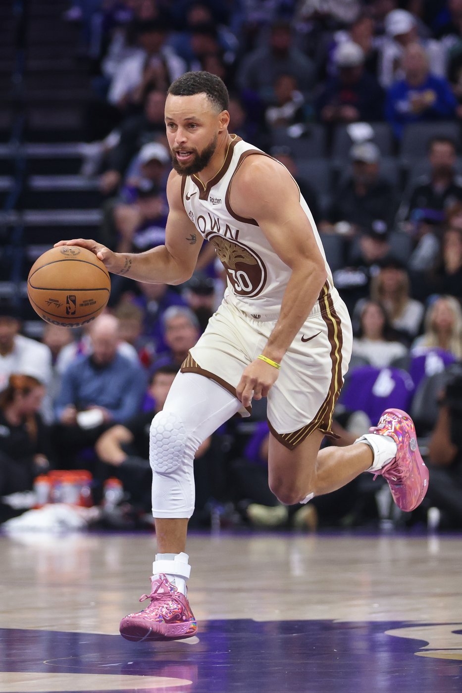 Stephen Curry hopes to lead a surprise Warriors playoff run now that he's healthy after knee injury | iNFOnews.ca