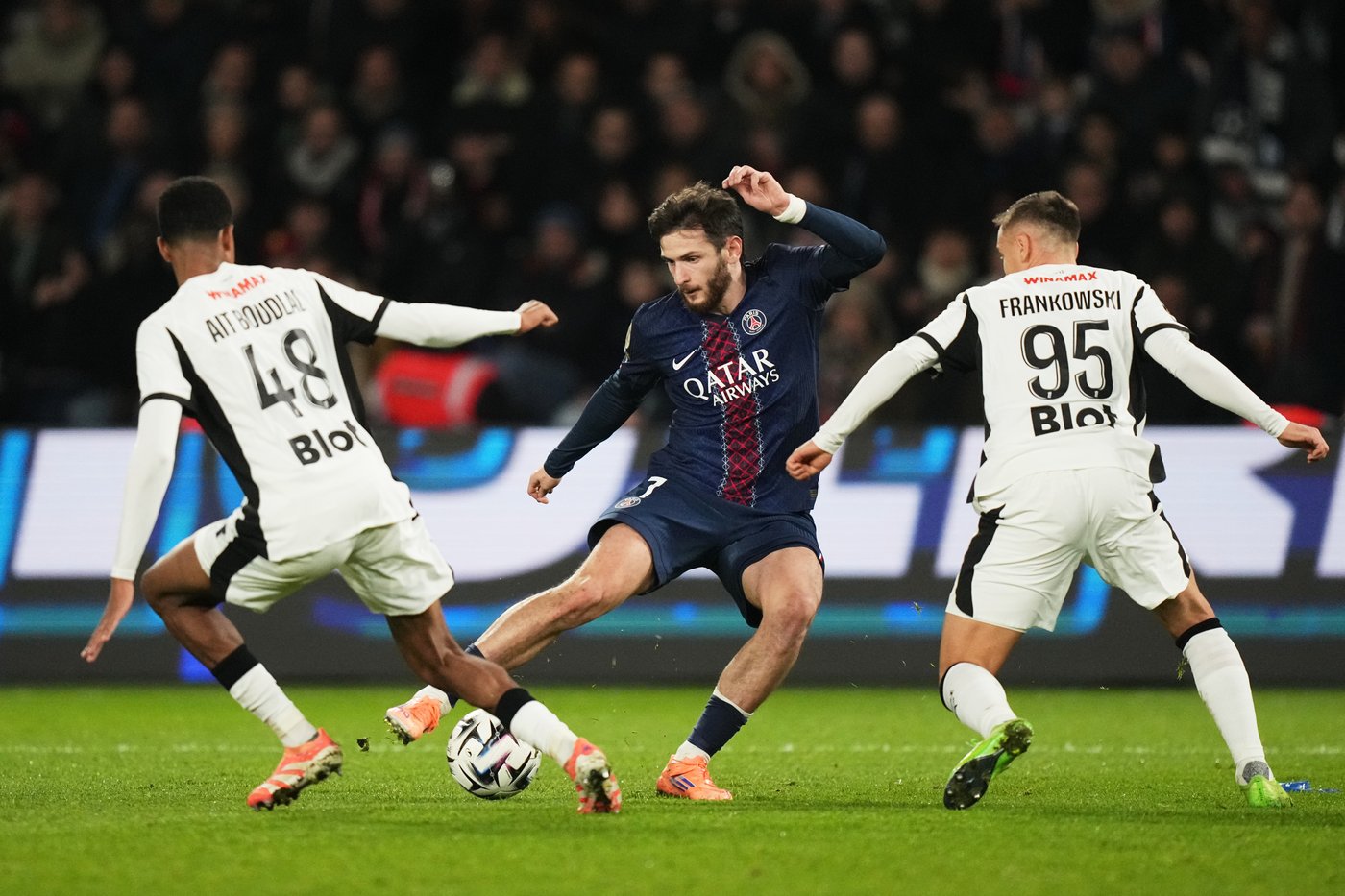 Thauvin shines as Lens keeps top spot in France with win at Nantes, PSG thrashes Rennes | iNFOnews.ca Thauvin shines as Lens keeps top spot in France with win at Nantes, PSG thrashes Rennes | iNFOnews.ca