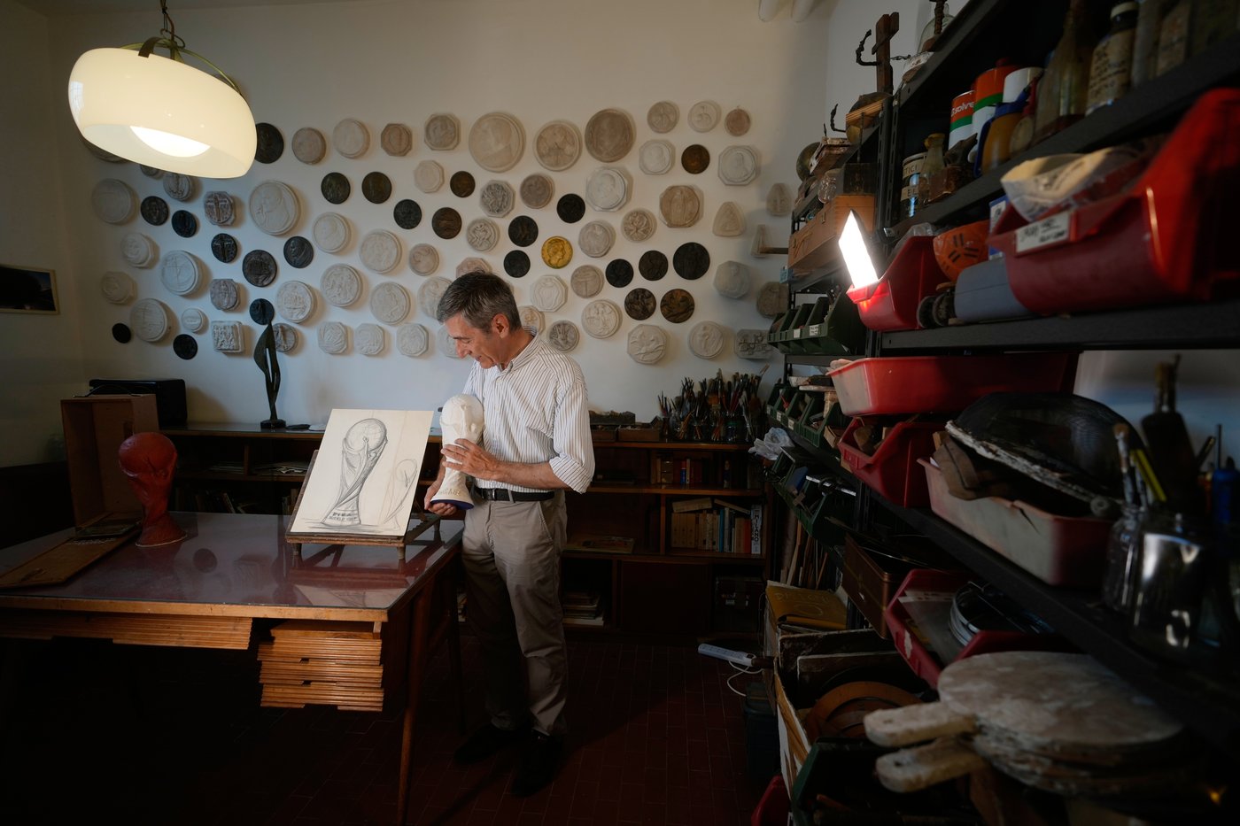 How an Italian sculptor created the World Cup trophy that became an icon | iNFOnews.ca How an Italian sculptor created the World Cup trophy that became an icon | iNFOnews.ca