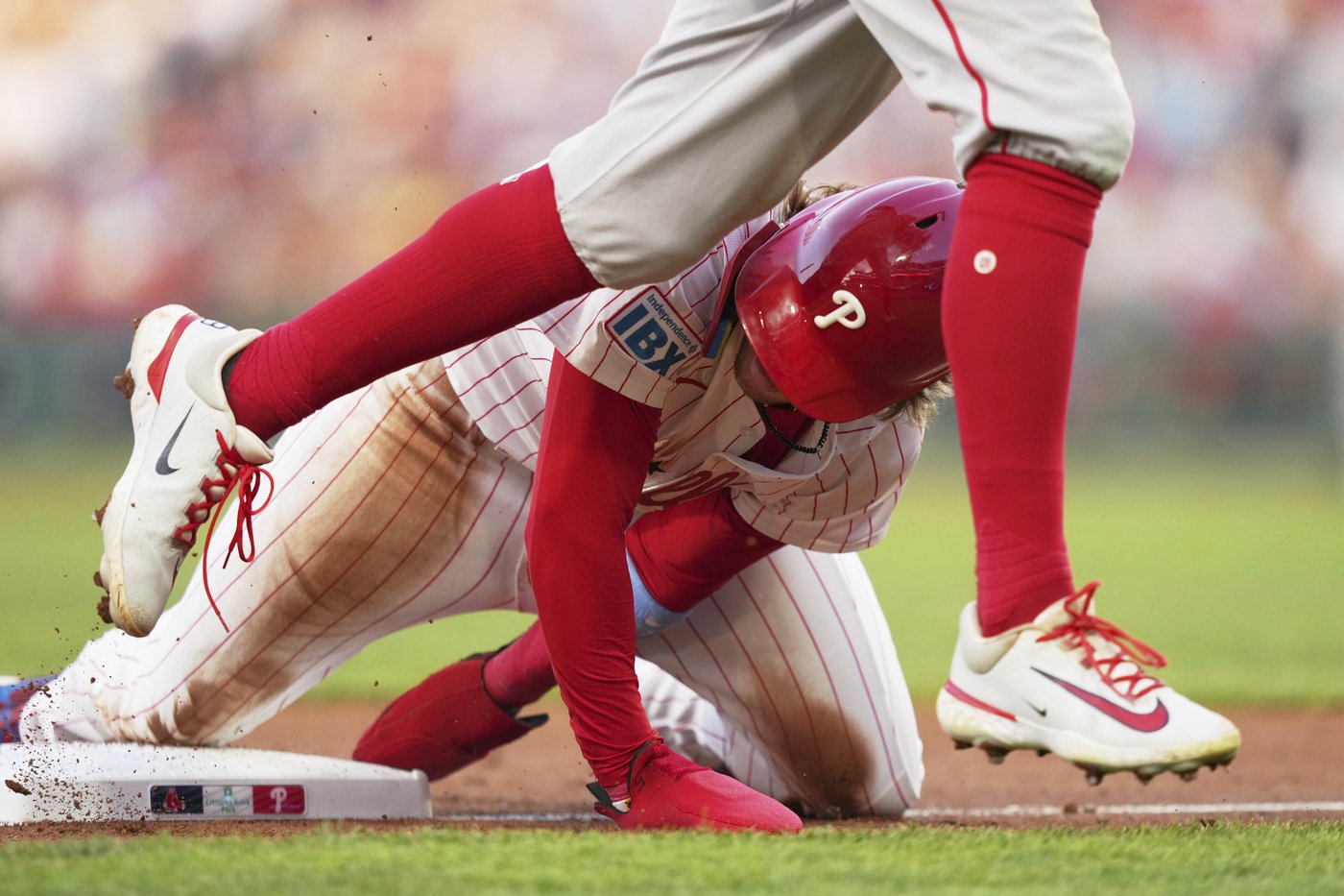 Carlos Narváez's 11-inning 2-run homer lifts Red Sox over Phillies 9-8 | iNFOnews.ca
