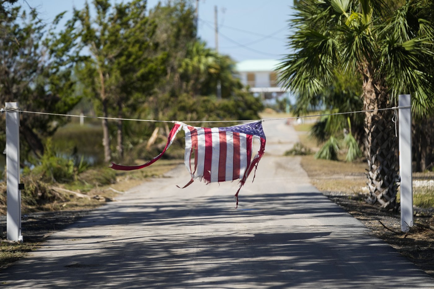 Death toll rises from Helene while supplies are rushed to North Carolina and Florida digs out | iNFOnews.ca