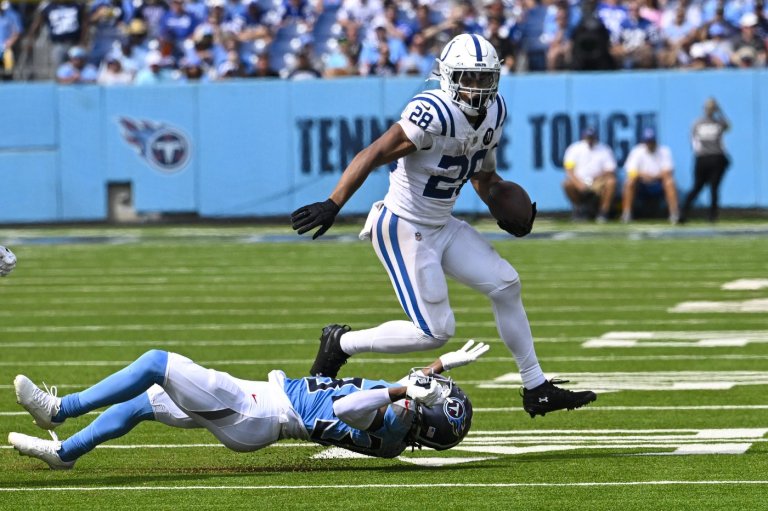Jonathan Taylor's 3 TDs keeps Colts undefeated with 41-20 thumping of winless Titans | iNFOnews.ca