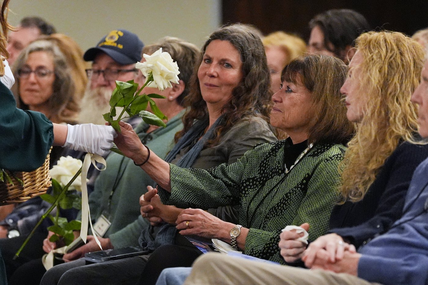 Mourners mark a year since Los Angeles wildfires, in photos | iNFOnews.ca