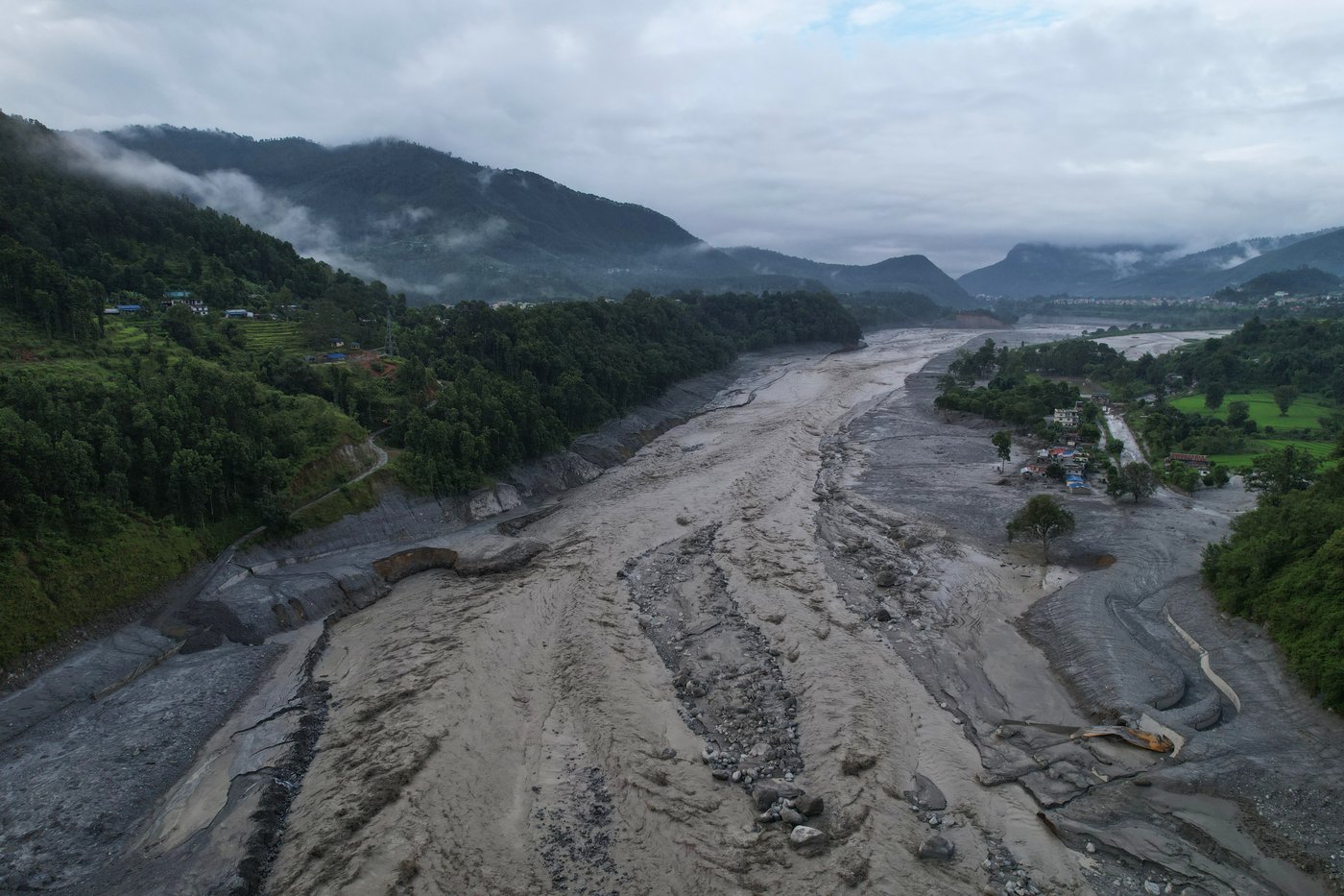 Rescue efforts intensify after Nepal-Tibet flooding as deaths climb past 900 | iNFOnews.ca Rescue efforts intensify after Nepal-Tibet flooding as deaths climb past 900 | iNFOnews.ca
