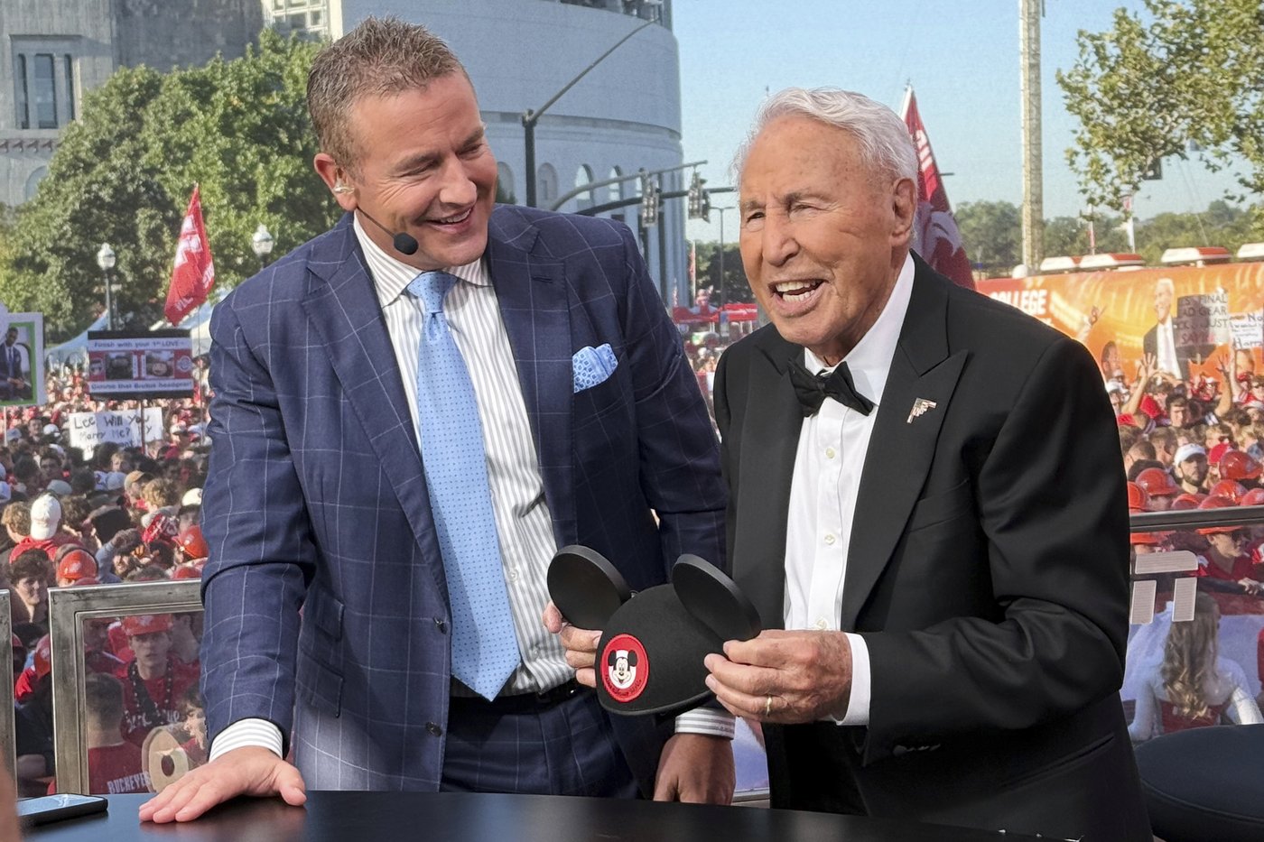 Lee Corso picks Ohio State over Texas in final 'College GameDay' appearance | iNFOnews.ca Lee Corso picks Ohio State over Texas in final 'College GameDay' appearance | iNFOnews.ca