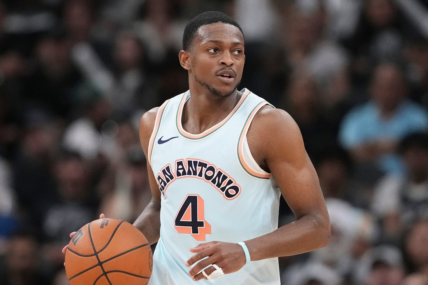 Spurs guard De’Aaron Fox to make season debut Saturday against Pelicans | iNFOnews.ca Spurs guard De’Aaron Fox to make season debut Saturday against Pelicans | iNFOnews.ca