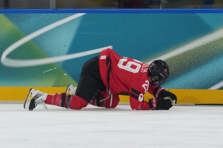 CP NewsAlert: Canada captain Poulin ruled out for game against United States | iNFOnews.ca