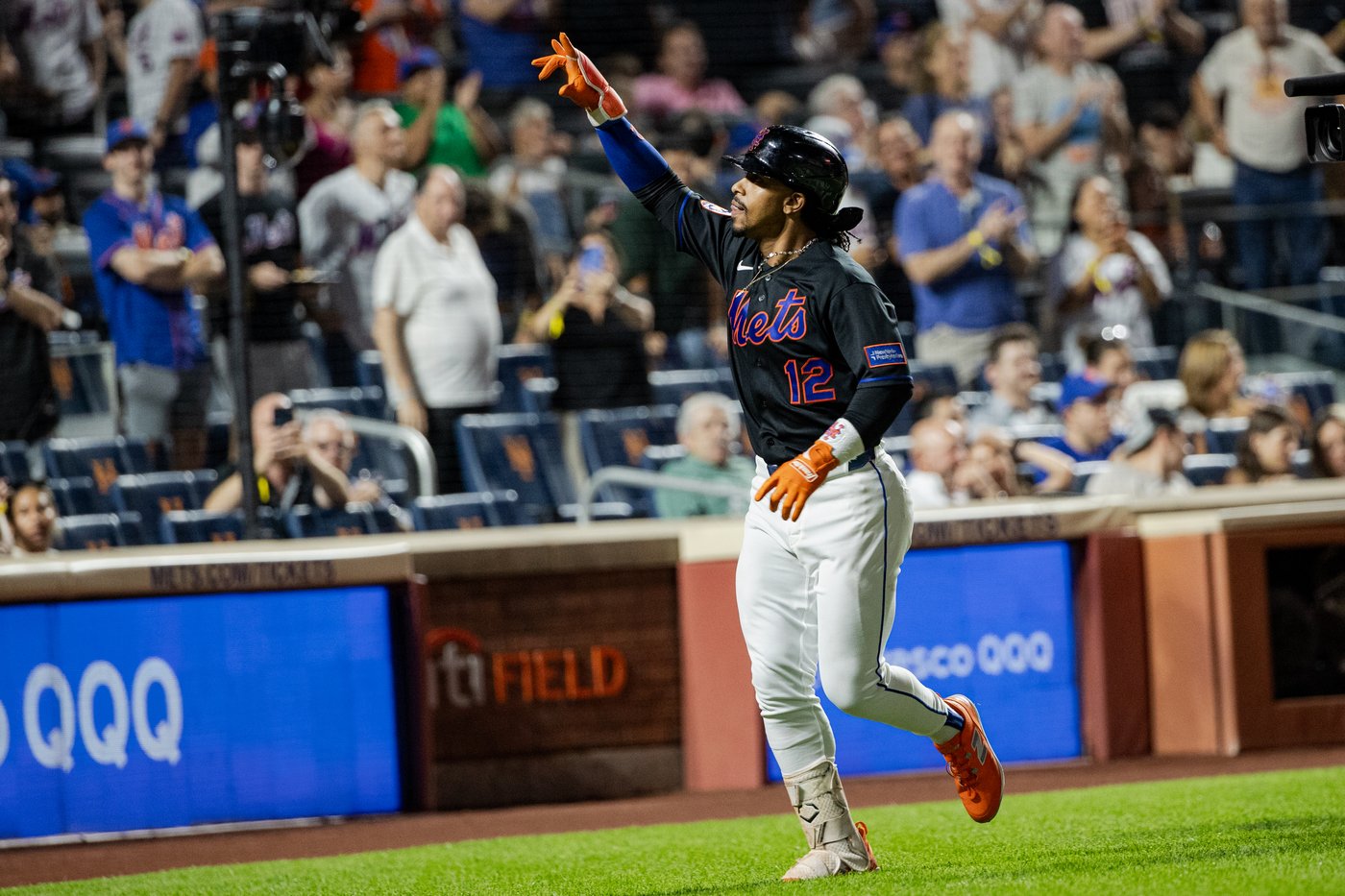 Alvarez hits 2 homers and Mets go deep 5 times to back McLean in 10-6 win over Giants | iNFOnews.ca Alvarez hits 2 homers and Mets go deep 5 times to back McLean in 10-6 win over Giants | iNFOnews.ca