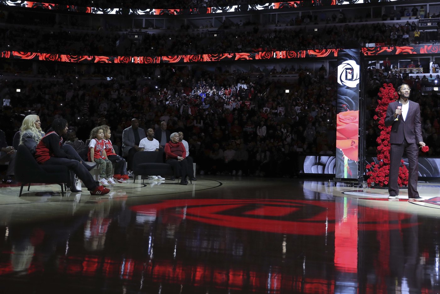 White nails career-high nine 3s, scores 33 as Bulls beat Knicks 139-126 after honoring Rose | iNFOnews.ca