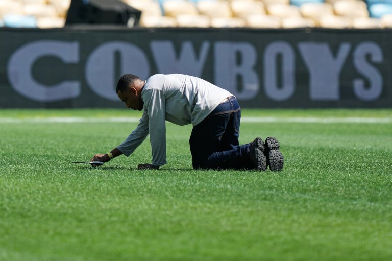 Maracana Stadium turf still being trimmed ahead of Cowboys-Ravens as Rio gears up for 1st NFL game | iNFOnews.ca