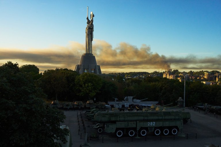 Russian barrage and Ukrainian strike kill 4 people, ending pause in attacks | iNFOnews.ca