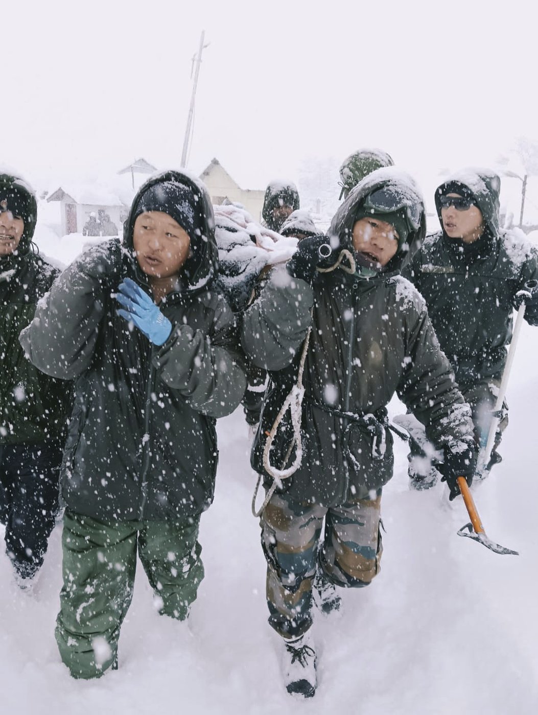 At least 4 construction workers are killed in an avalanche in northern India | iNFOnews.ca At least 4 construction workers are killed in an avalanche in northern India | iNFOnews.ca