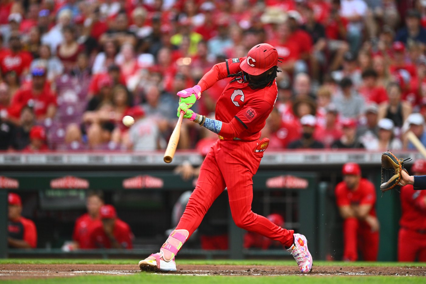 Reds hit 3 home runs and hold on for 5-3 victory over Brewers | iNFOnews.ca