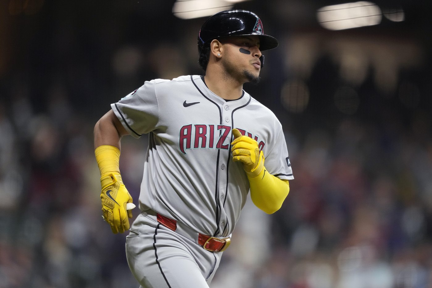 Isaac Collins' sacrifice fly lifts Brewers past Diamondbacks 9-8 after blowing 6-run lead | iNFOnews.ca Isaac Collins' sacrifice fly lifts Brewers past Diamondbacks 9-8 after blowing 6-run lead | iNFOnews.ca
