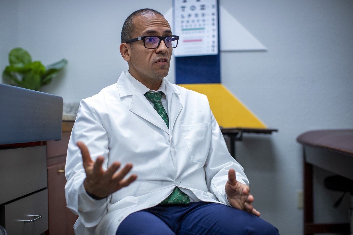 Texas drops lawsuit against doctor accused of illegally providing care to transgender youth | iNFOnews.ca