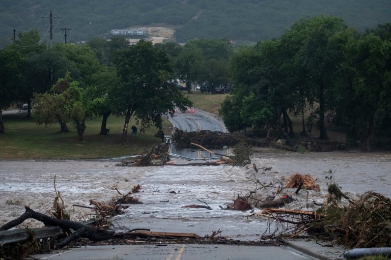 Threat of dangerous flooding continues in Texas while hard-hit areas launch cleanup efforts | iNFOnews.ca