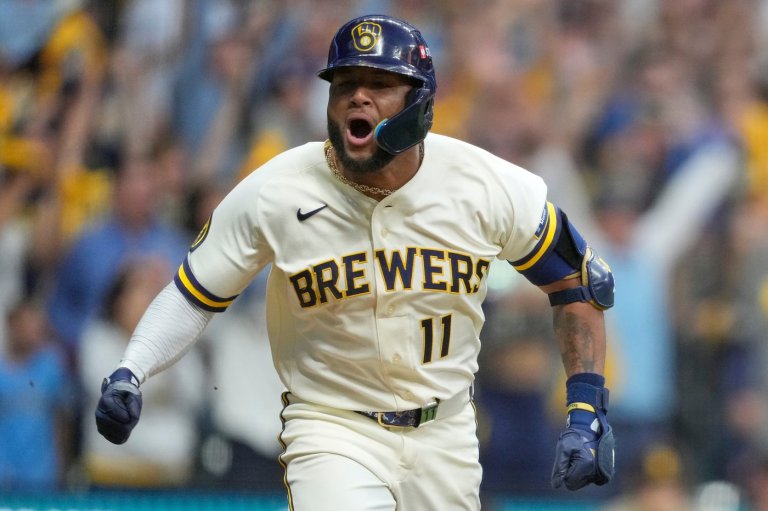 Chourio's 2-run single with 2 outs in 9th off Miller lifts Brewers over Padres for 2-0 NLDS lead | iNFOnews.ca