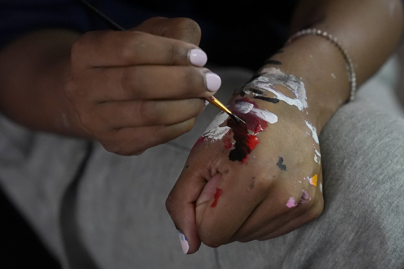 Cal guard Jayda Noble paints custom shoes to express her artistic side when she leaves the court | iNFOnews.ca