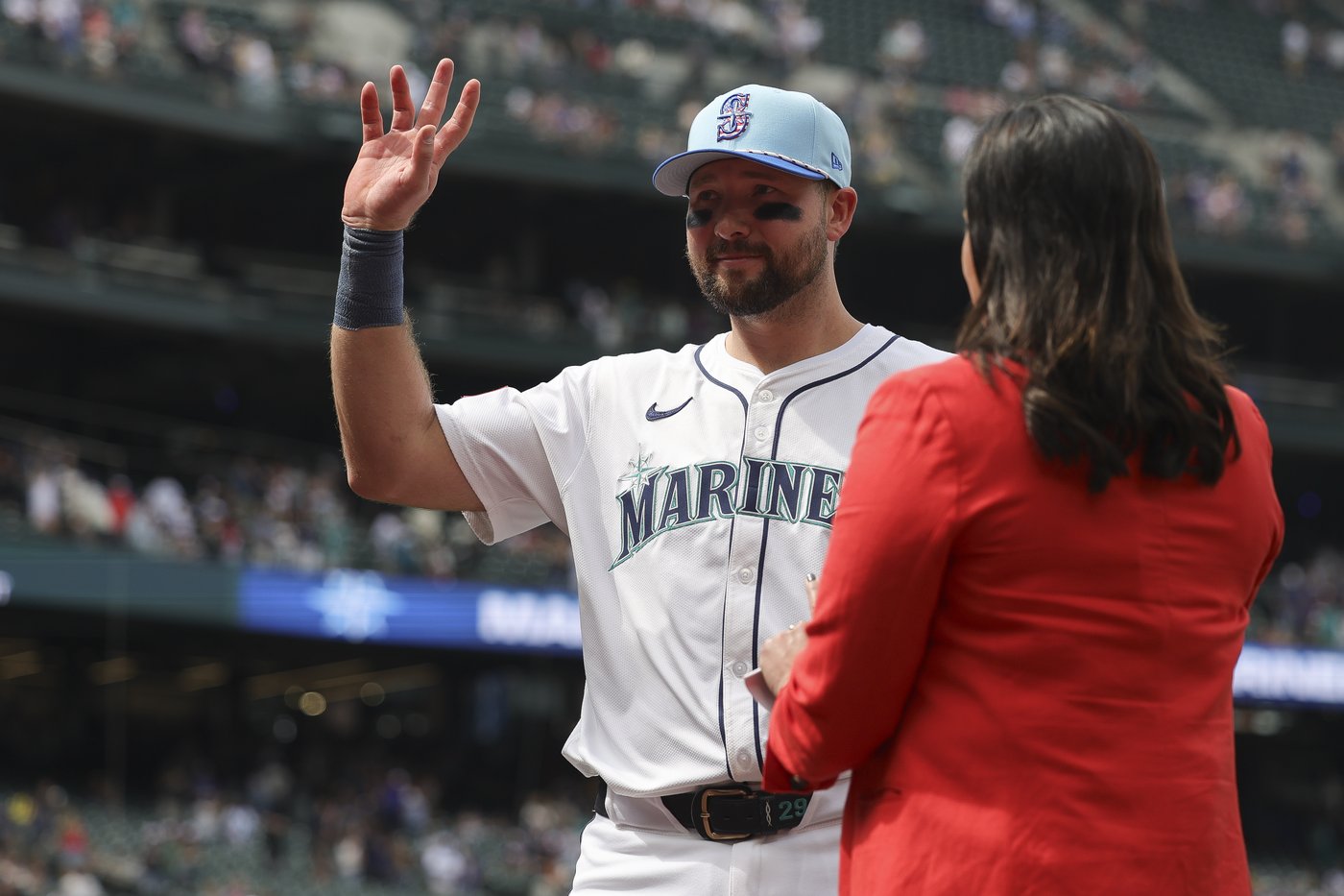 Cal Raleigh ties Ken Griffey Jr.'s Mariners record for home runs before All-Star break with 35 | iNFOnews.ca