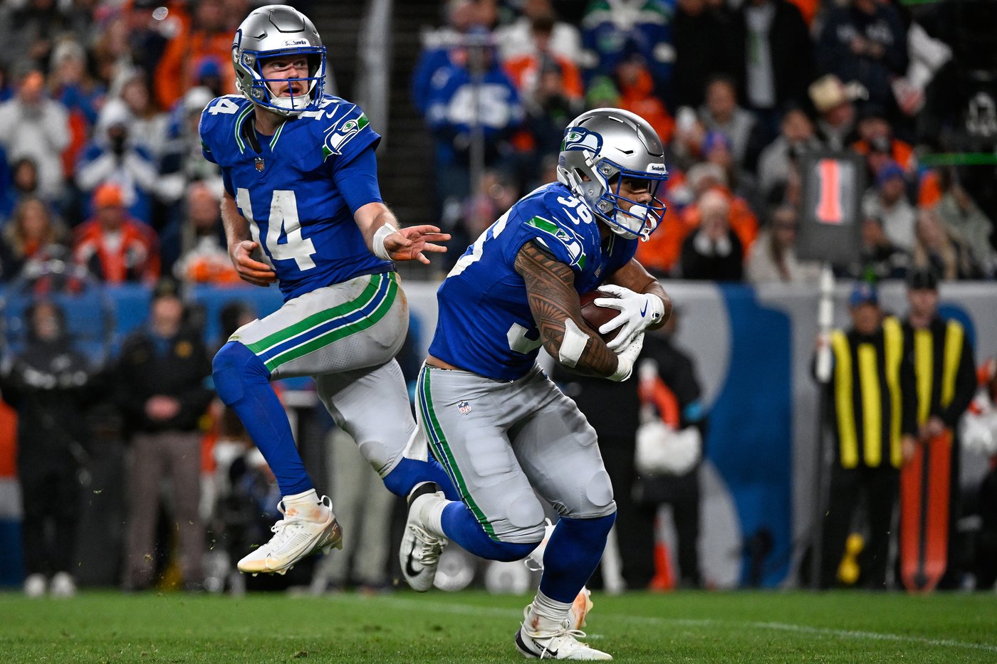 Sam Darnold gets hit 17 times by Broncos defense, takes ownership of miscues as Seahawks fall in OT | iNFOnews.ca Sam Darnold gets hit 17 times by Broncos defense, takes ownership of miscues as Seahawks fall in OT | iNFOnews.ca