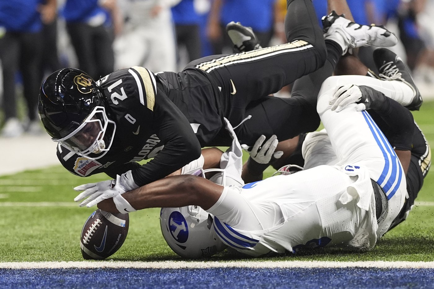 Hunter and Sanders close successful chapter at Colorado despite blowout loss to BYU in Alamo Bowl | iNFOnews.ca Hunter and Sanders close successful chapter at Colorado despite blowout loss to BYU in Alamo Bowl | iNFOnews.ca