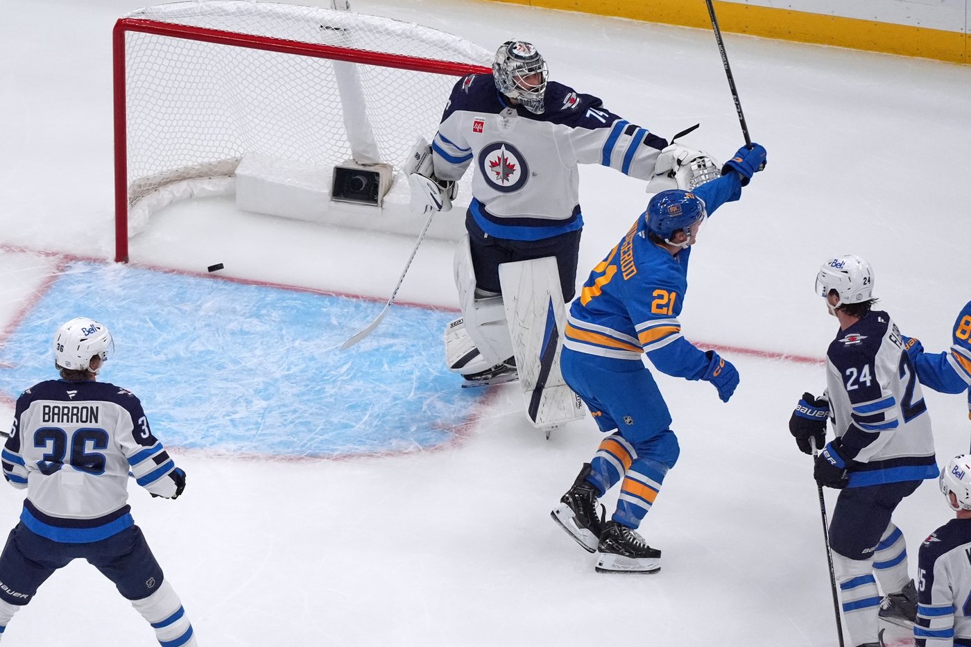 Broberg scores third-period game winner, Blues top Jets 2-1 | iNFOnews.ca