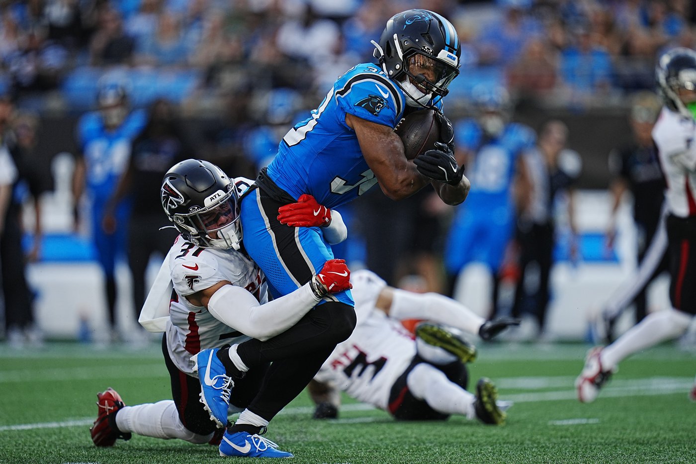 Bijan Robinson scores 2 TDs. Falcons beat Panthers 38-20 for 3rd straight victory vs. NFC South foe | iNFOnews.ca