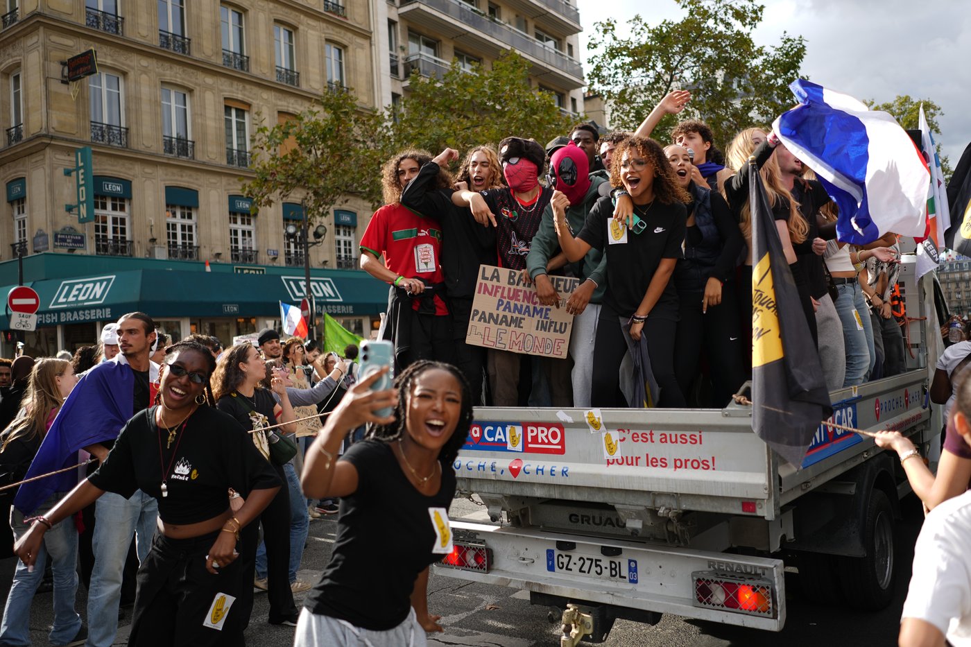 Greta Thunberg backs French high school protests over run-down schools | iNFOnews.ca Greta Thunberg backs French high school protests over run-down schools | iNFOnews.ca