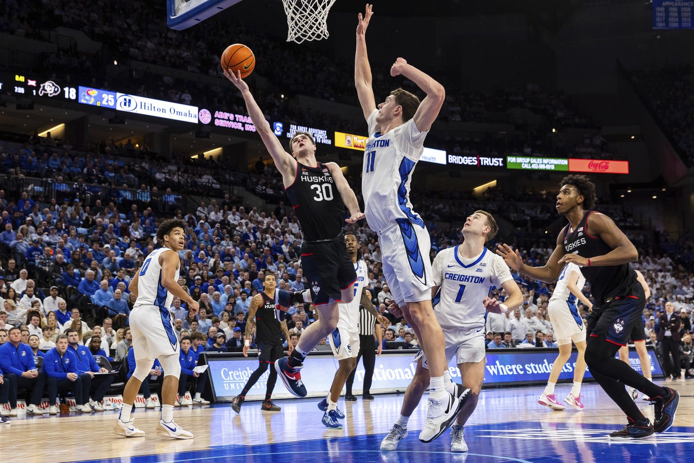 McNeeley scores 38 points to lead UConn past No. 24 Creighton 70-66 for 1st win in Omaha | iNFOnews.ca McNeeley scores 38 points to lead UConn past No. 24 Creighton 70-66 for 1st win in Omaha | iNFOnews.ca