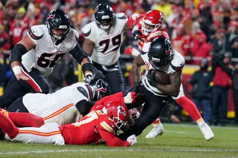 Texans stifle Patrick Mahomes and Chiefs in 20-10 victory to keep pace in AFC South race | iNFOnews.ca