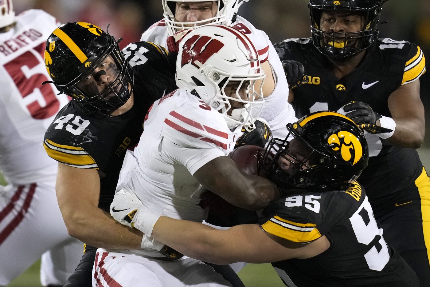 Kaleb Johnson scores 3 TDs, rushes for 135 yards in Iowa's 42-10 win over Wisconsin | iNFOnews.ca Kaleb Johnson scores 3 TDs, rushes for 135 yards in Iowa's 42-10 win over Wisconsin | iNFOnews.ca