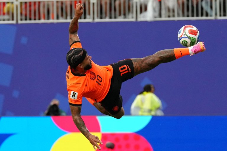 Depay upset after saying Brazilian club Corinthians broke agreement to extend contract | iNFOnews.ca