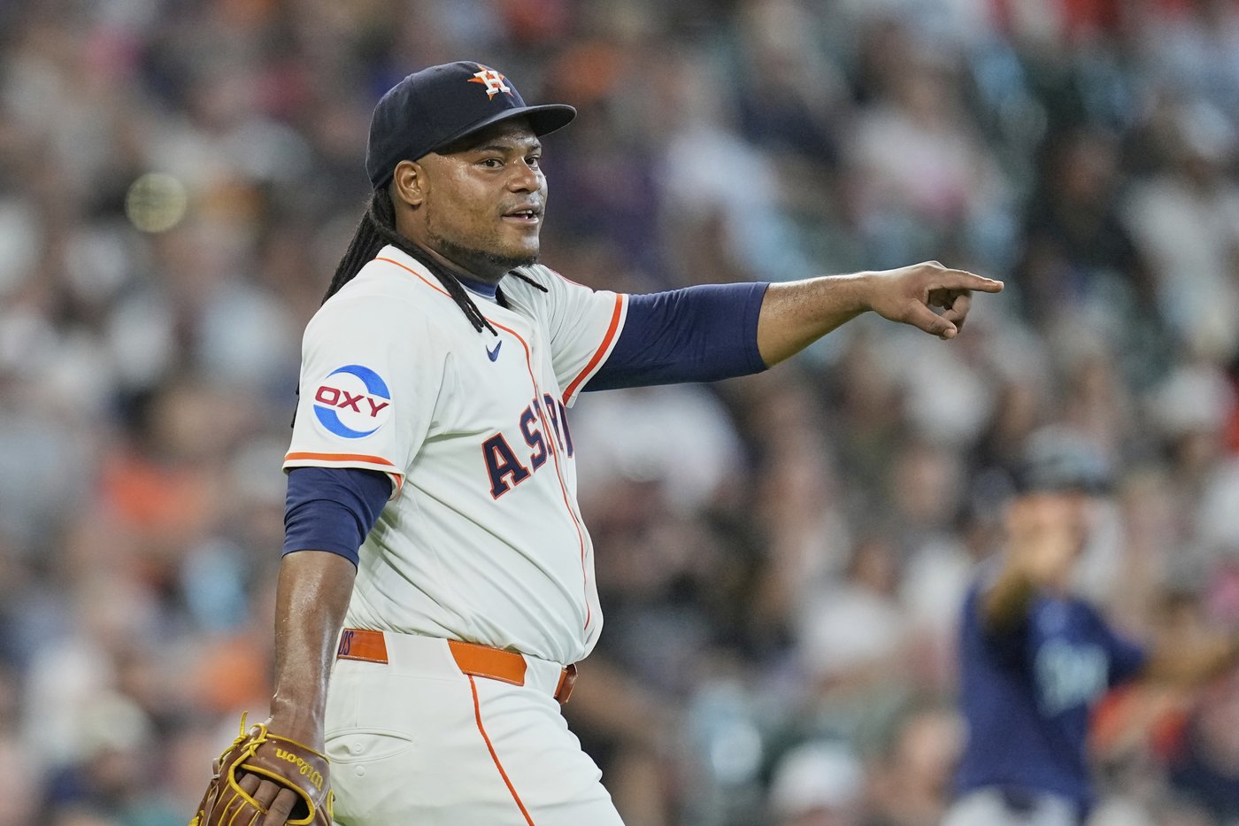 Astros capitalize on Mariners' early errors and hold on for 2-1 win | iNFOnews.ca