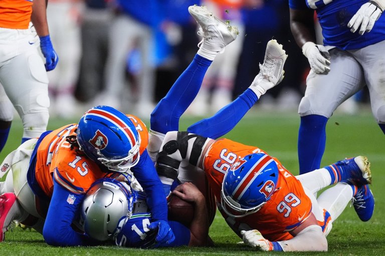 Sam Darnold gets hit 17 times by Broncos defense, takes ownership of miscues as Seahawks fall in OT | iNFOnews.ca