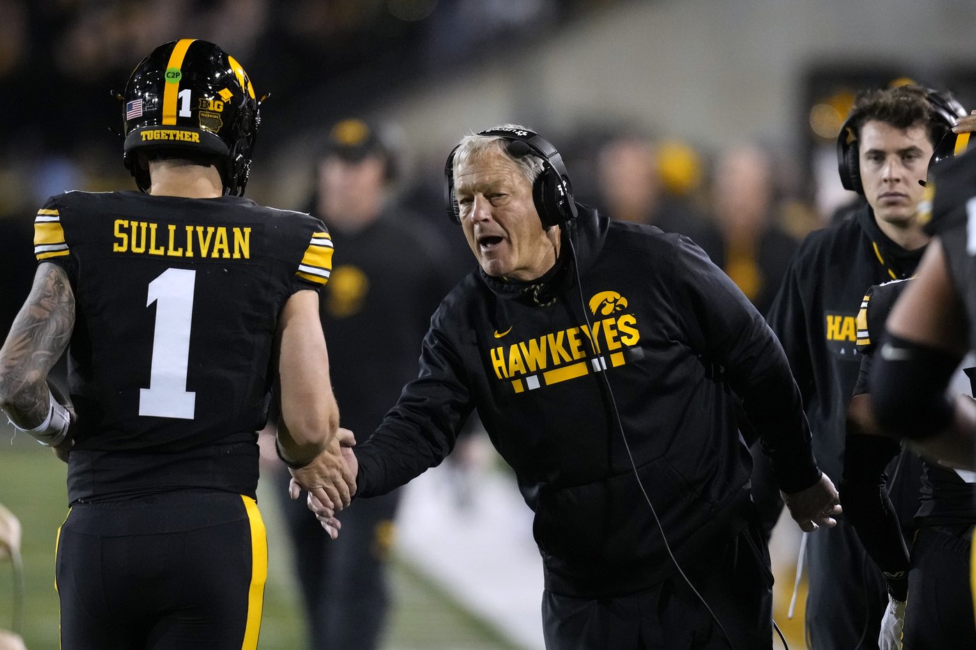 Kaleb Johnson scores 3 TDs, rushes for 135 yards in Iowa's 42-10 win over Wisconsin | iNFOnews.ca Kaleb Johnson scores 3 TDs, rushes for 135 yards in Iowa's 42-10 win over Wisconsin | iNFOnews.ca