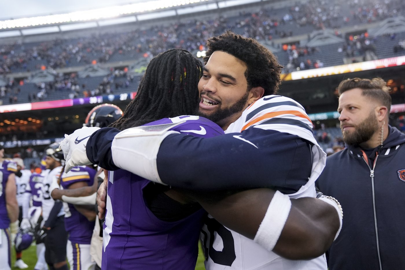 Sam Darnold leads game-winning drive in OT and Vikings beat Bears 30-27 after blowing late lead | iNFOnews.ca Sam Darnold leads game-winning drive in OT and Vikings beat Bears 30-27 after blowing late lead | iNFOnews.ca