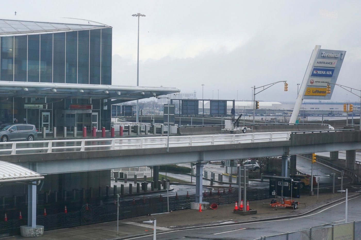 Off-duty Customs and Border Protection officer fires gun in dispute with driver at JFK airport | iNFOnews.ca
