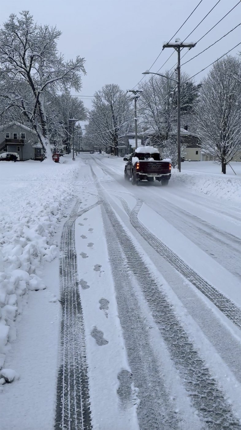 Storm blankets parts of the US during busy holiday travel weekend with more snow and cold forecast | iNFOnews.ca