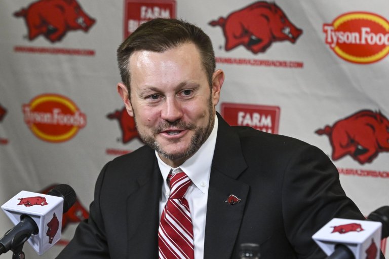 New Arkansas coach Ryan Silverfield isn't into a long rebuild. He is eager for a quick turnaround | iNFOnews.ca