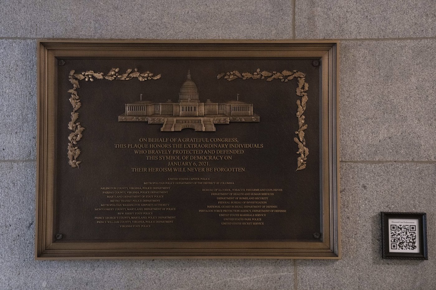 Jan. 6 plaque honoring police officers is now displayed at the Capitol after a 3-year delay | iNFOnews.ca