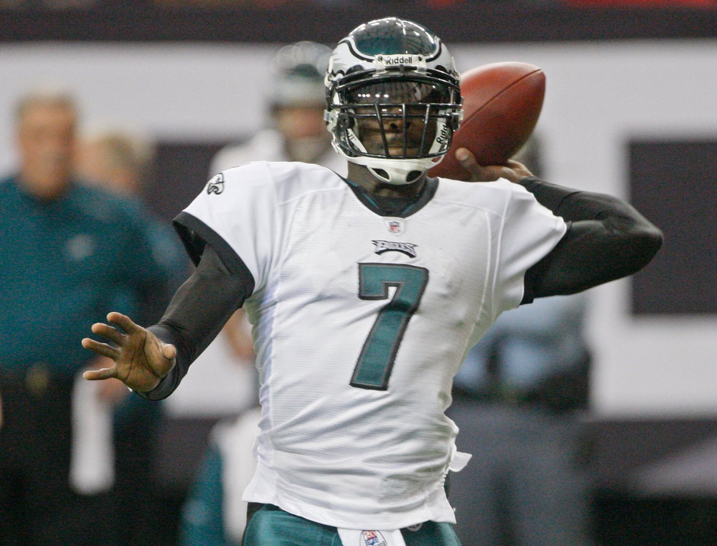 Michael Vick sparked protests when he joined the Eagles in '09. Some fans can't forgive his cruelty | iNFOnews.ca Michael Vick sparked protests when he joined the Eagles in '09. Some fans can't forgive his cruelty | iNFOnews.ca