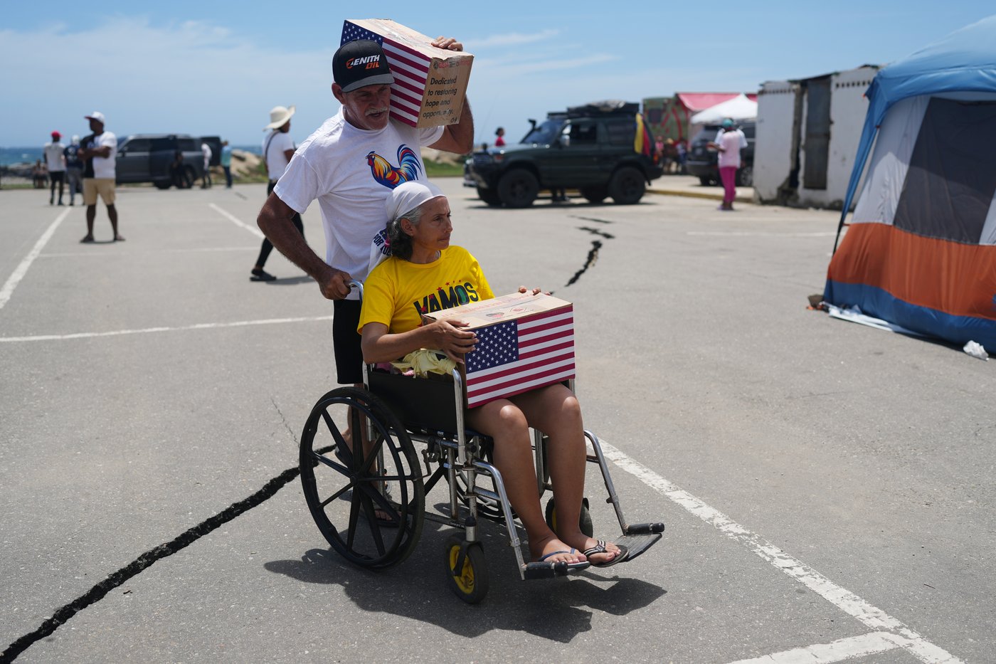 On La Guaira’s beaches, Venezuela quake survivors improvise showers and toilets amid water shortages | iNhome On La Guaira’s beaches, Venezuela quake survivors improvise showers and toilets amid water shortages | iNhome