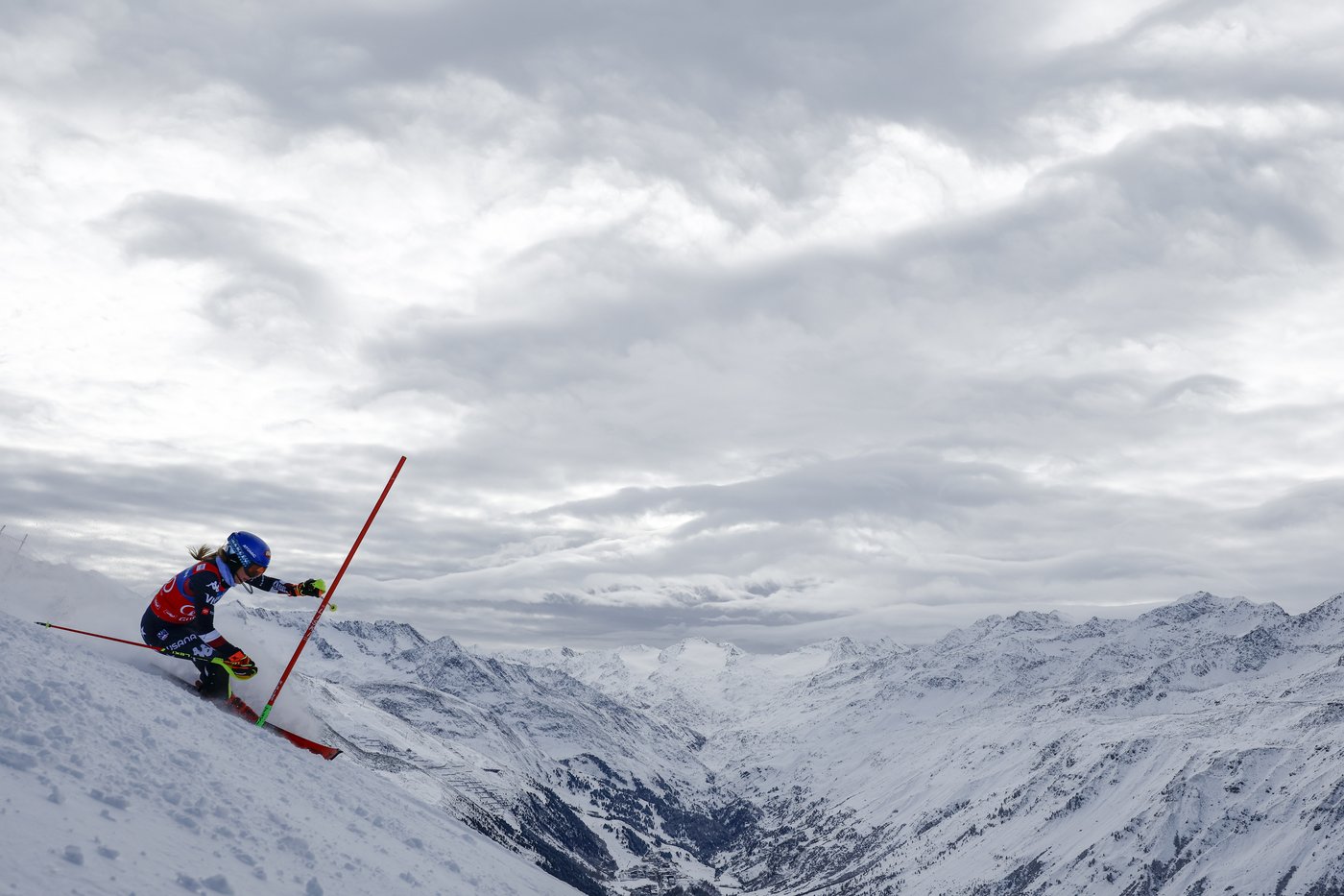 Shiffrin wins World Cup slalom and takes quest for her 100th victory to North America | iNFOnews.ca Shiffrin wins World Cup slalom and takes quest for her 100th victory to North America | iNFOnews.ca