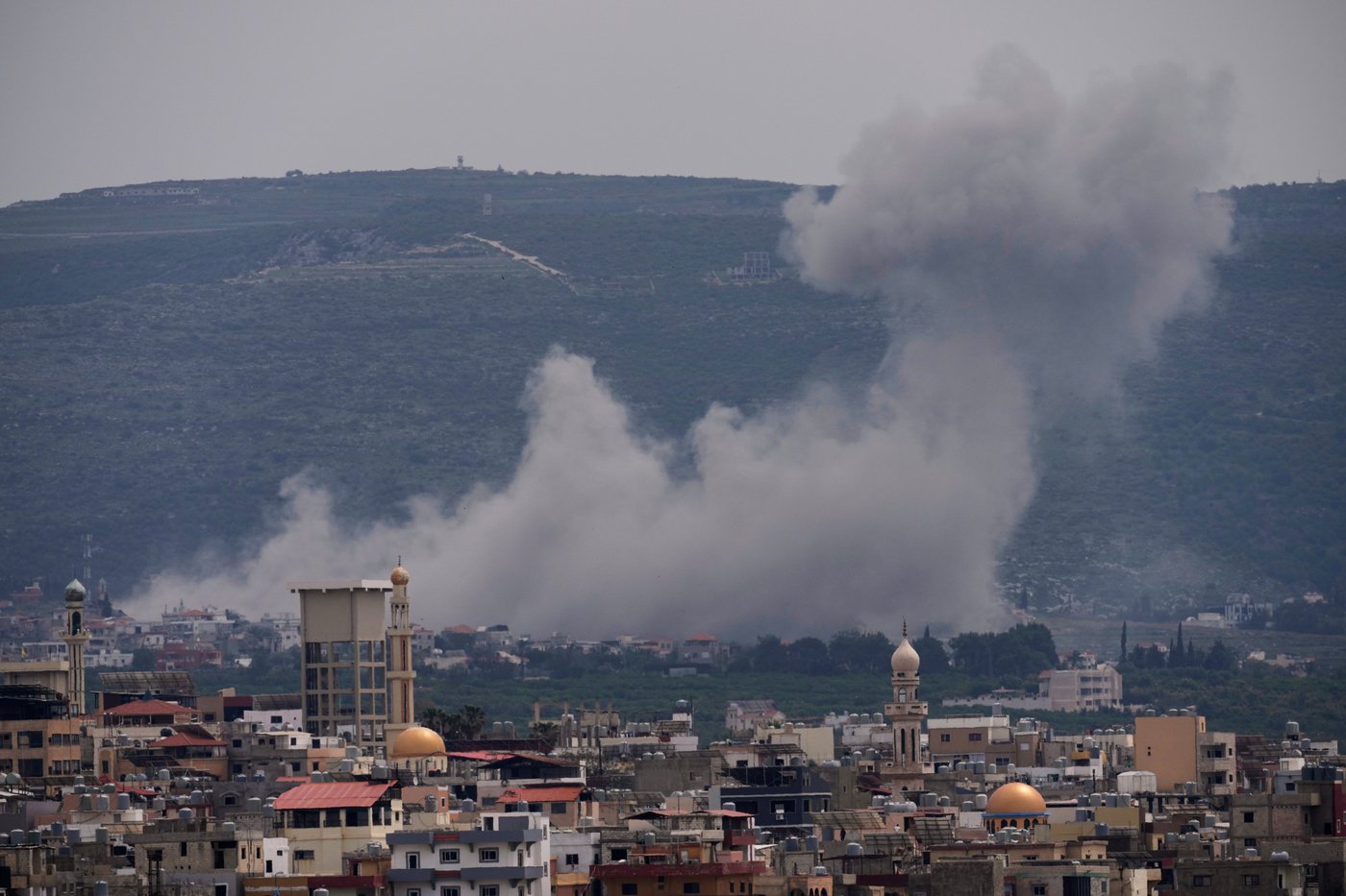 Consecutive Israeli strikes kill 4 Lebanese medics as Israel-Hezbollah war grinds on | iNFOnews.ca Consecutive Israeli strikes kill 4 Lebanese medics as Israel-Hezbollah war grinds on | iNFOnews.ca