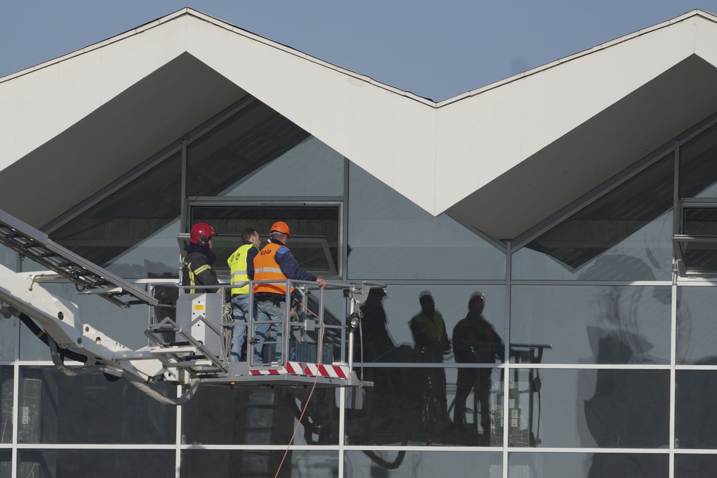 Skirmishes erupt between Serbian police and opposition urging arrests over deadly roof collapse | iNFOnews.ca Skirmishes erupt between Serbian police and opposition urging arrests over deadly roof collapse | iNFOnews.ca