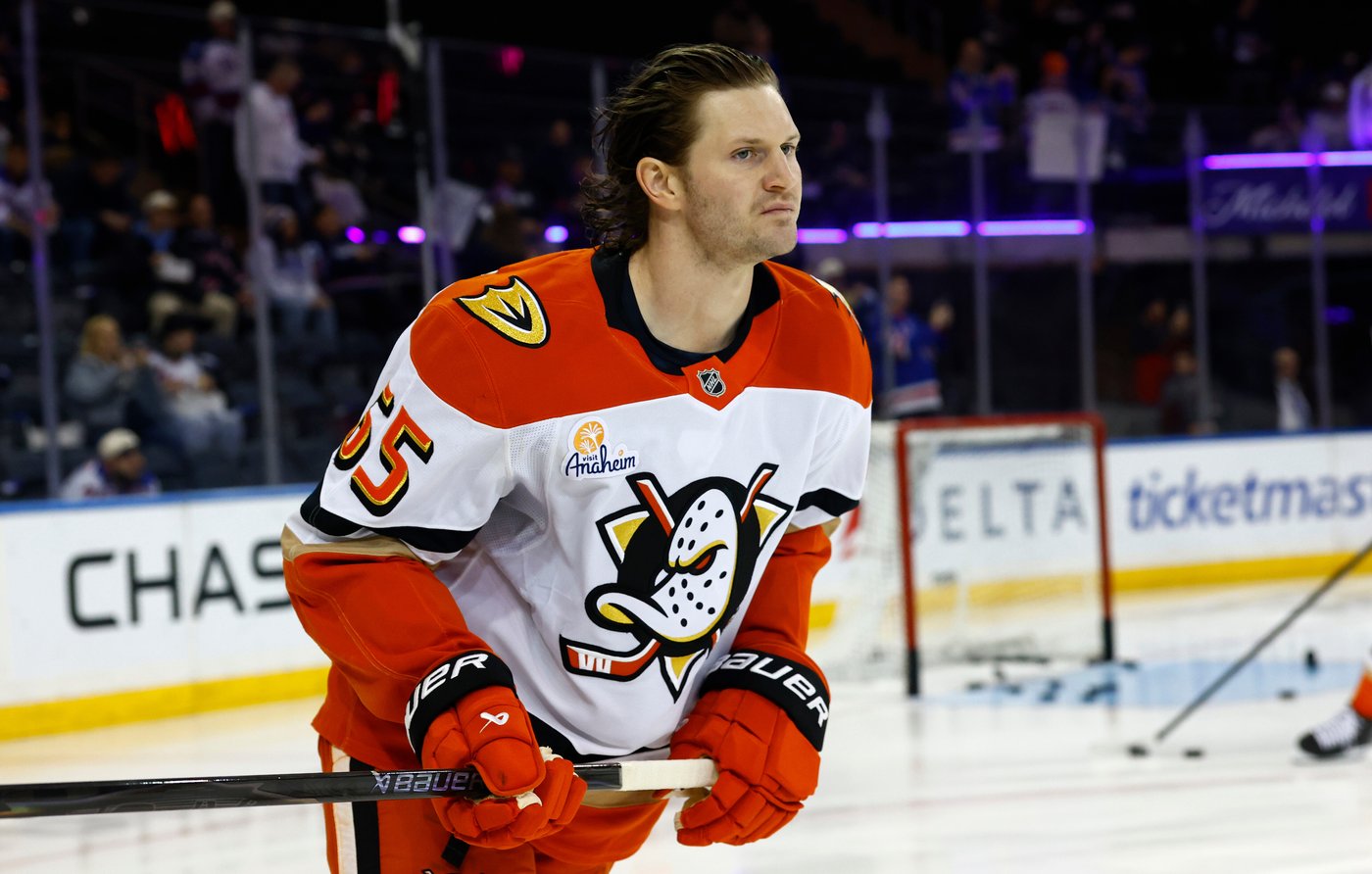 Chris Kreider and Jacob Trouba play at the Rangers for the 1st time since their trades to the Ducks | iNFOnews.ca