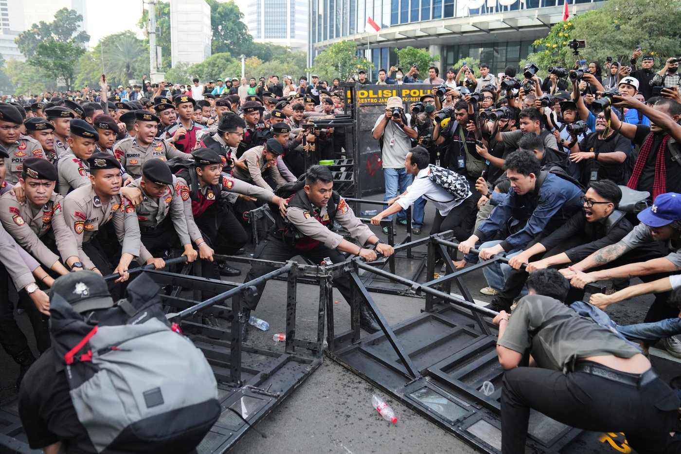 Indonesian students protest government policies as economic pressures grow | iNFOnews.ca Indonesian students protest government policies as economic pressures grow | iNFOnews.ca