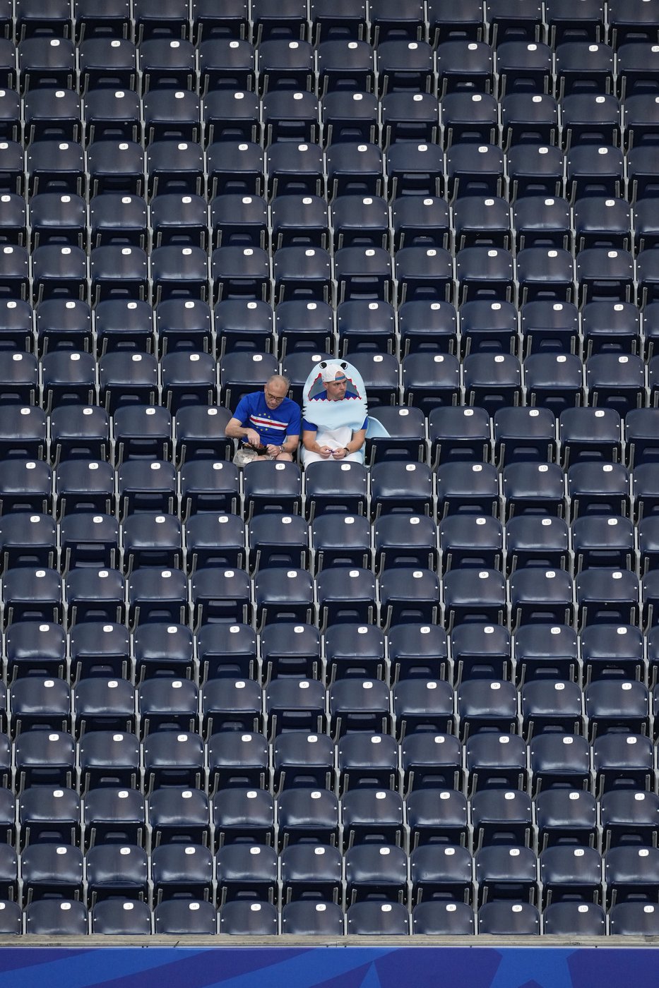 See the world in vertical: Top photos by AP photojournalists | iNFOnews.ca